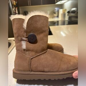 UGG Bailey Button Boots – Chestnut – Size 6 – Authentic Early 2000s – Never Worn